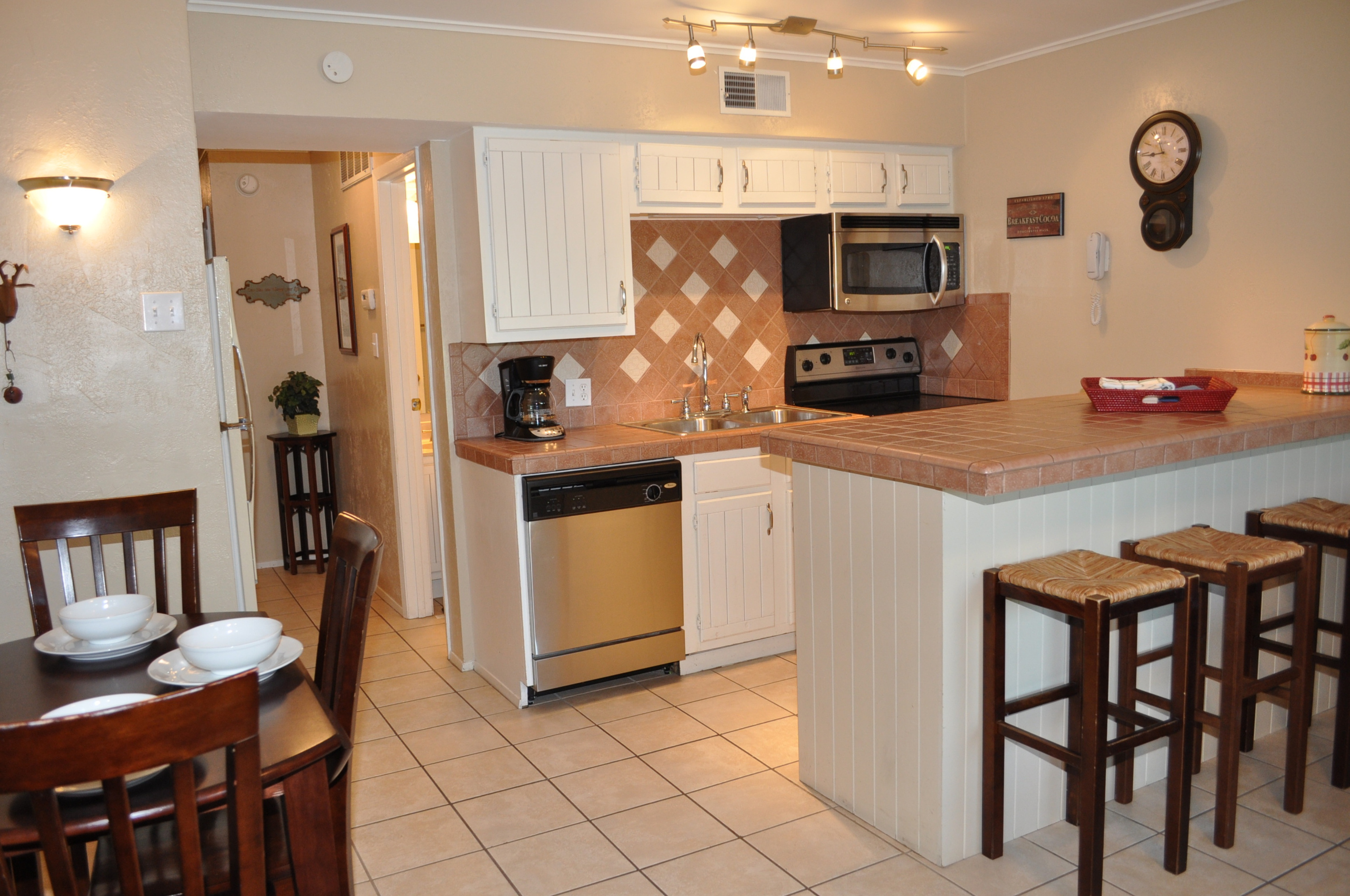 Additional counter and bar area