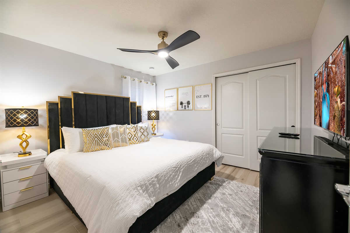 Bedroom 5 with King Bed - Classic Disney