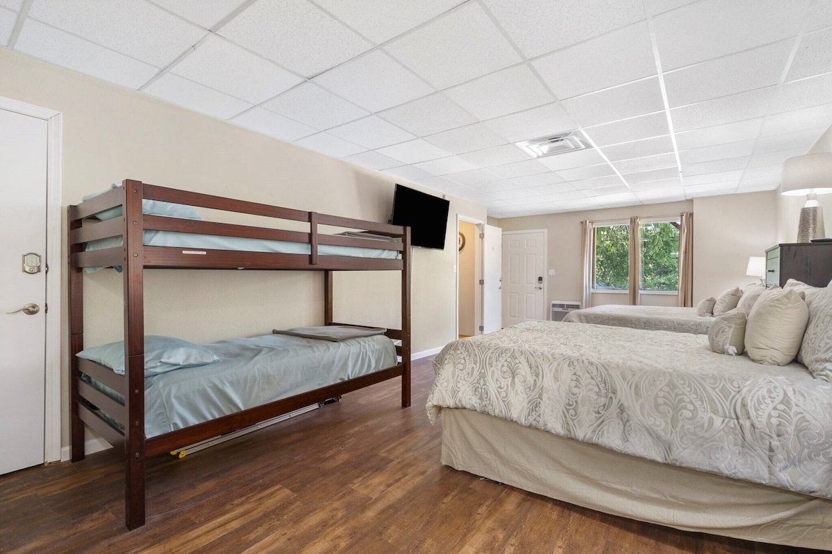 Branson HideAway Right Bedroom...there are two bedrooms with this set up