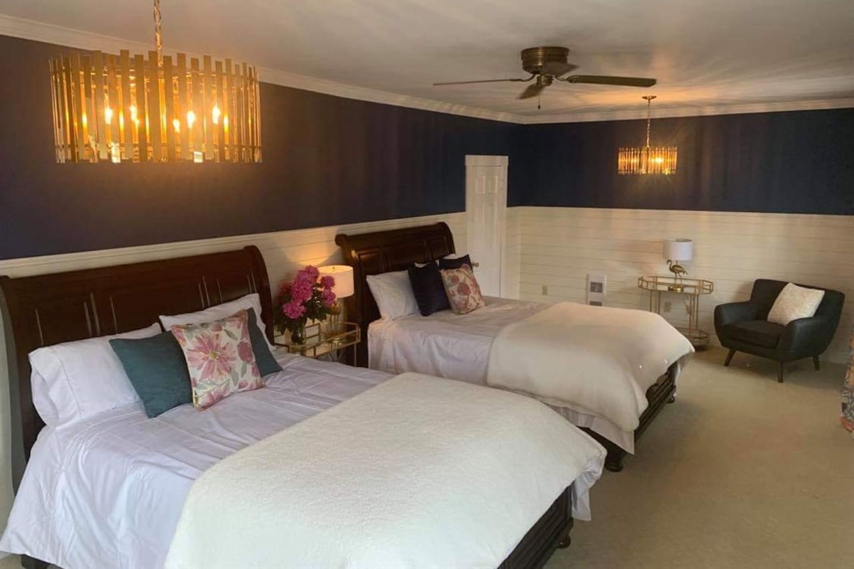 2 Queen Bedroom
