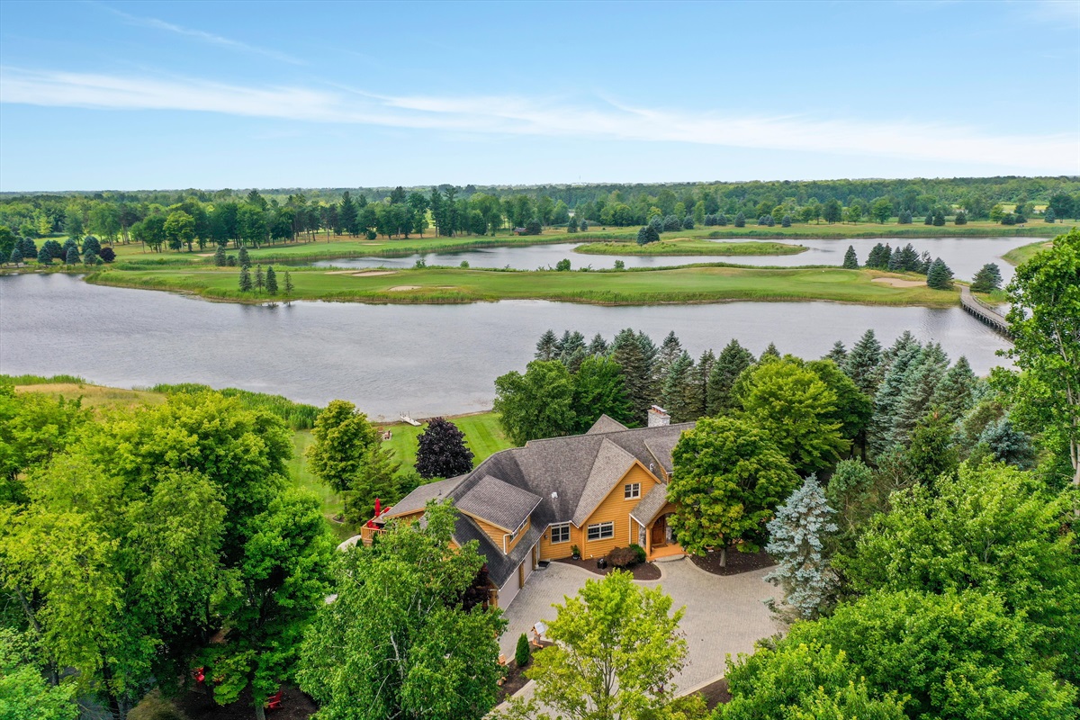Lakefront on The Solitude Links Golf Course with nothing but lakes and fairways surrounding the lodge. No boating is allowed.