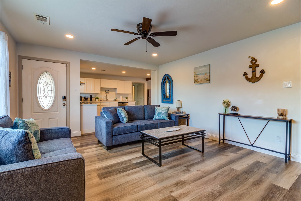 Living room w/ views of kitchen 