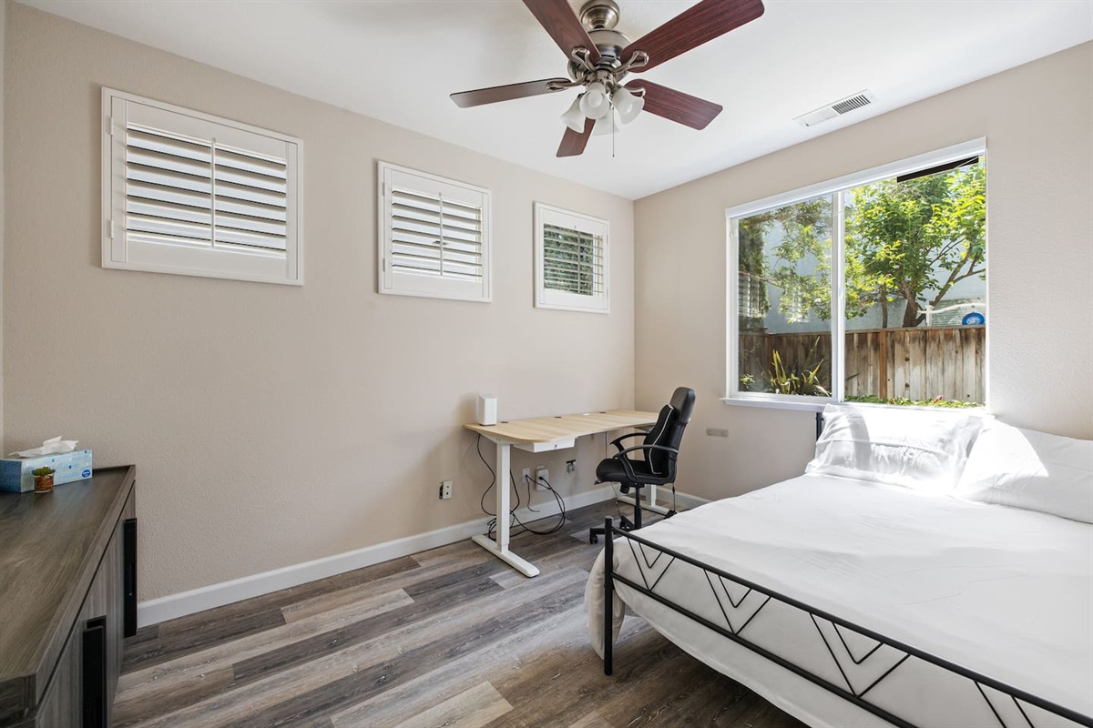 Bedroom 5 with Double bed + electrical standing desk and desk chair