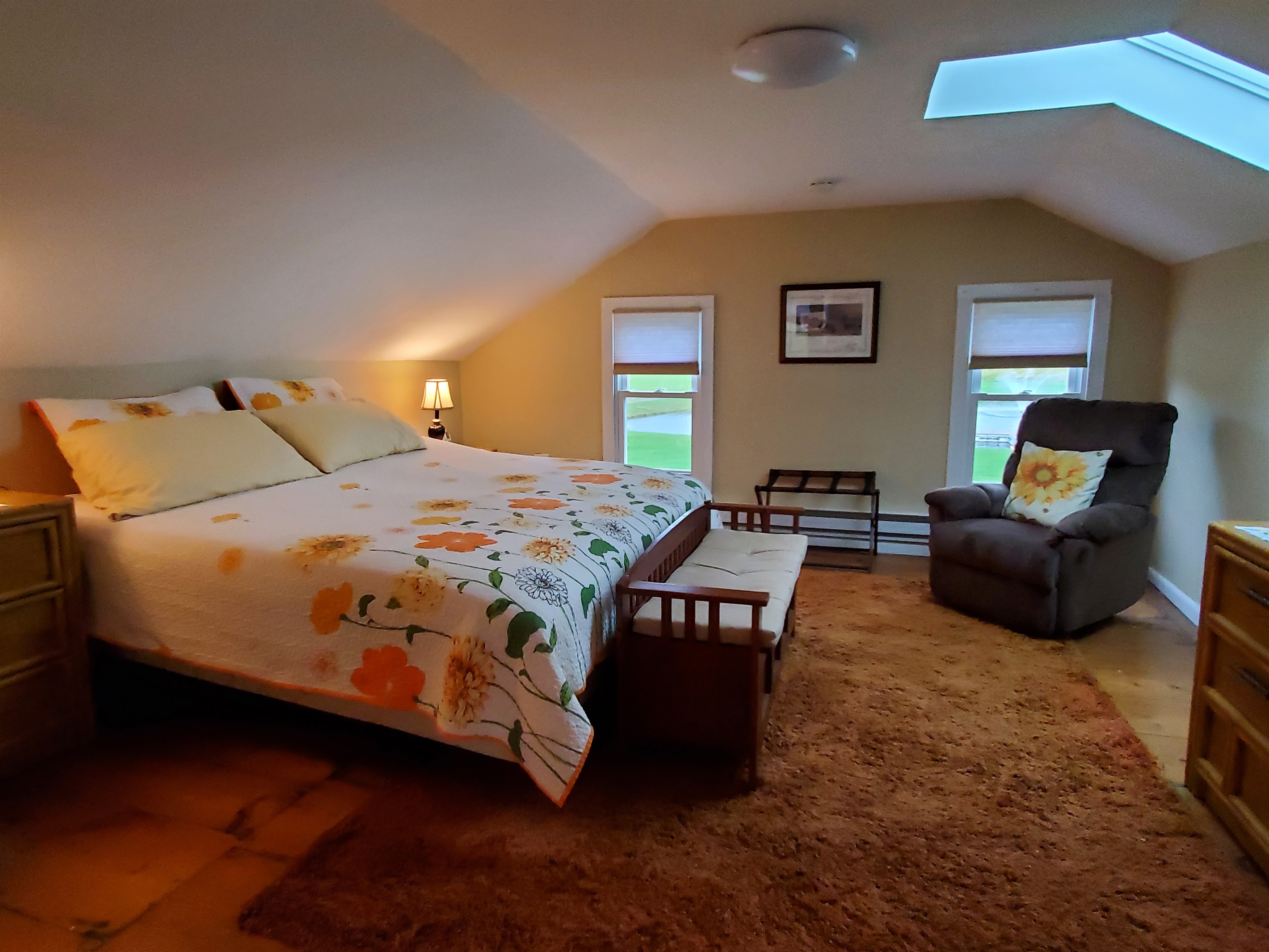 2nd floor King bdrm - part of 2 bdrm suite