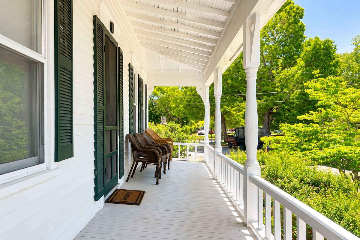 Front deck