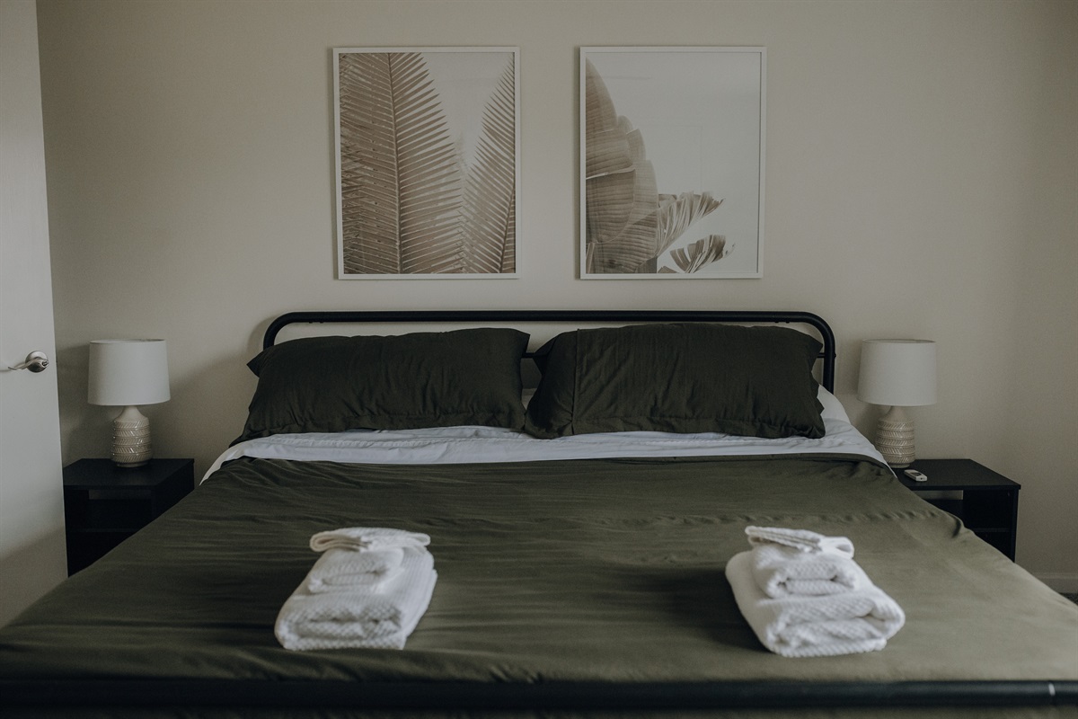 King bedroom- downstairs