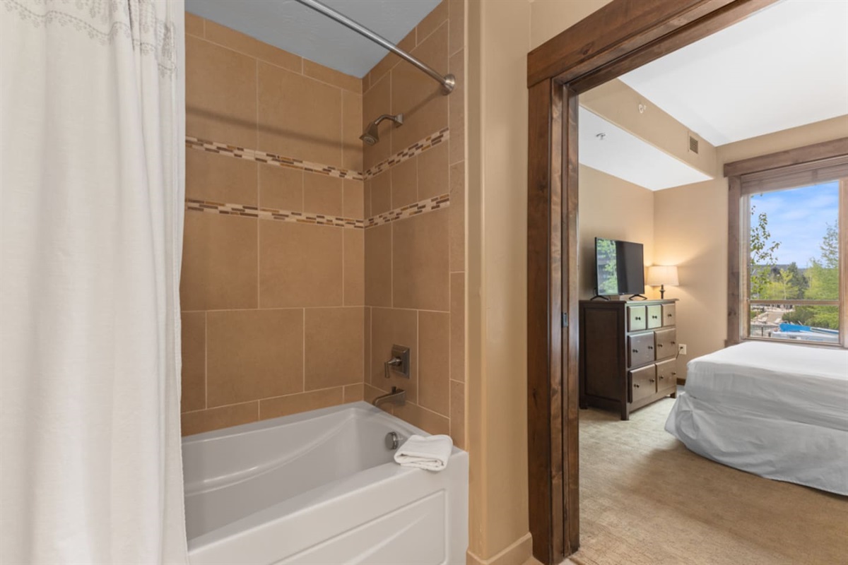 Ensuite Bathroom 2 with Bathtub