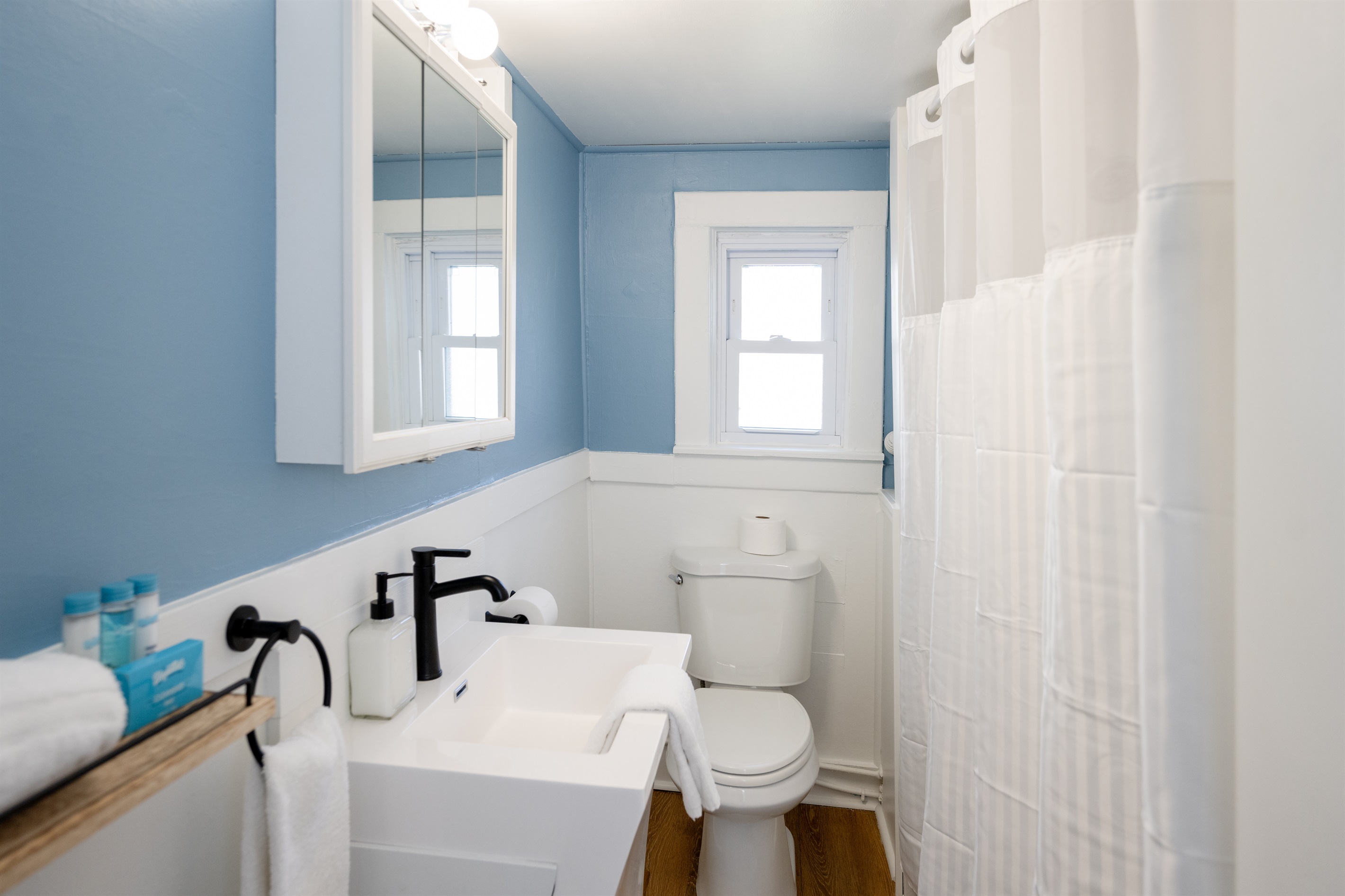 Coastal-inspired bathroom with beach-house charm