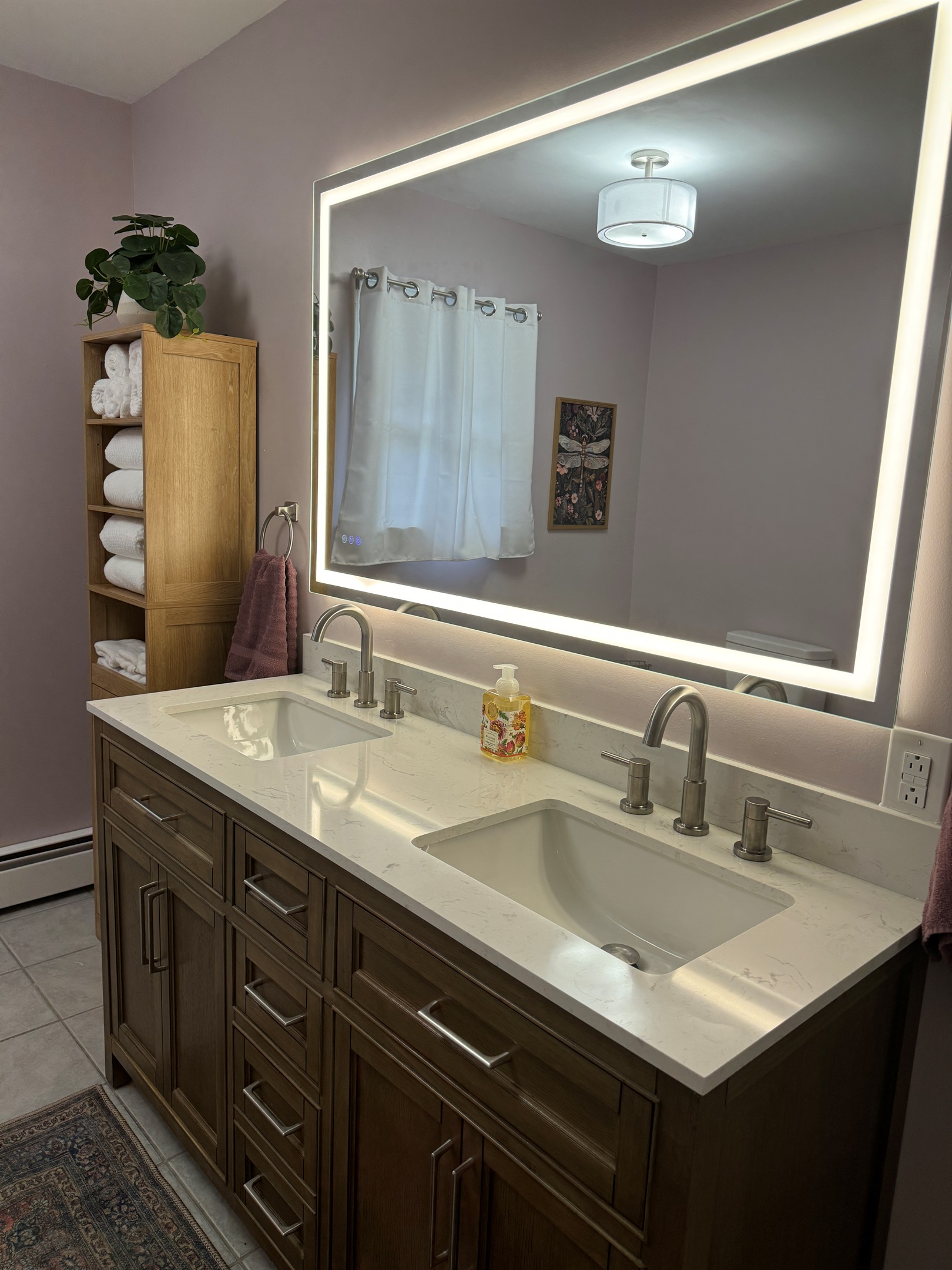 1st floor bath with double vanity and anti-fog mirror