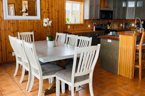 Large dinig table perfect for family dinners and lake house gatherings.
