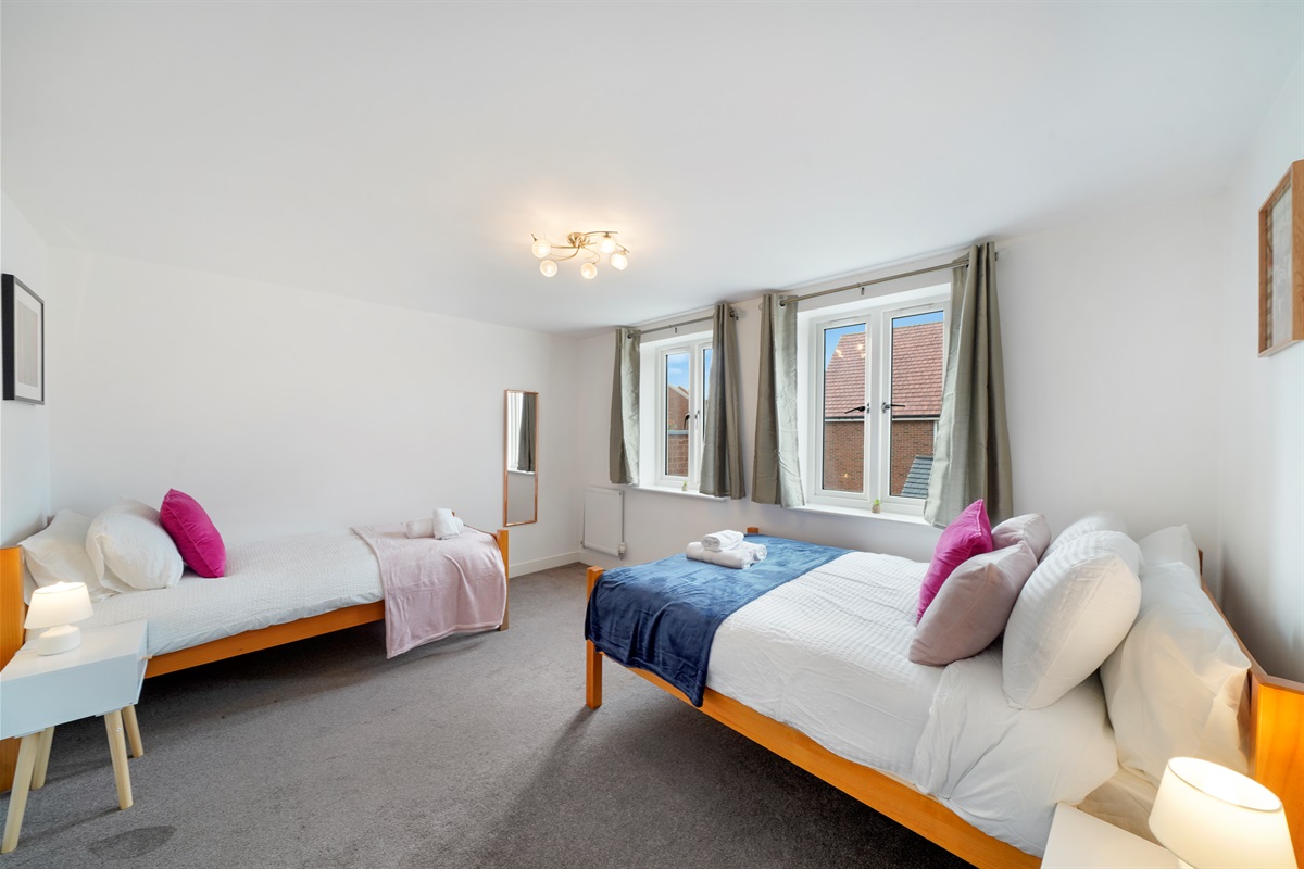 [double bed, single bed]
