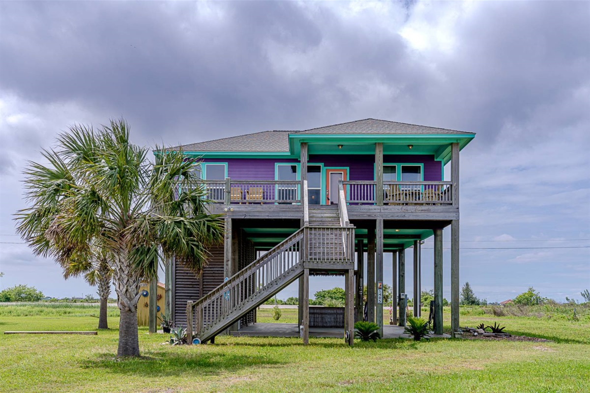 9f67dc53e1c44fe3a740bc4406a197fe Large | Beachhouse | Texas | TX | Vacation Homes | Galveston | Crystal Beach | Kokomo | Breezy Days | Beachfront Elegance | Sunrise Serenity | Southern Sands Property Management, LLC