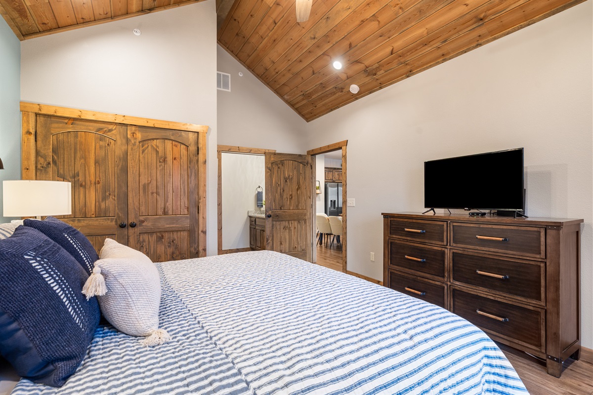 Master king bedroom on main floor with en-suite walk in shower