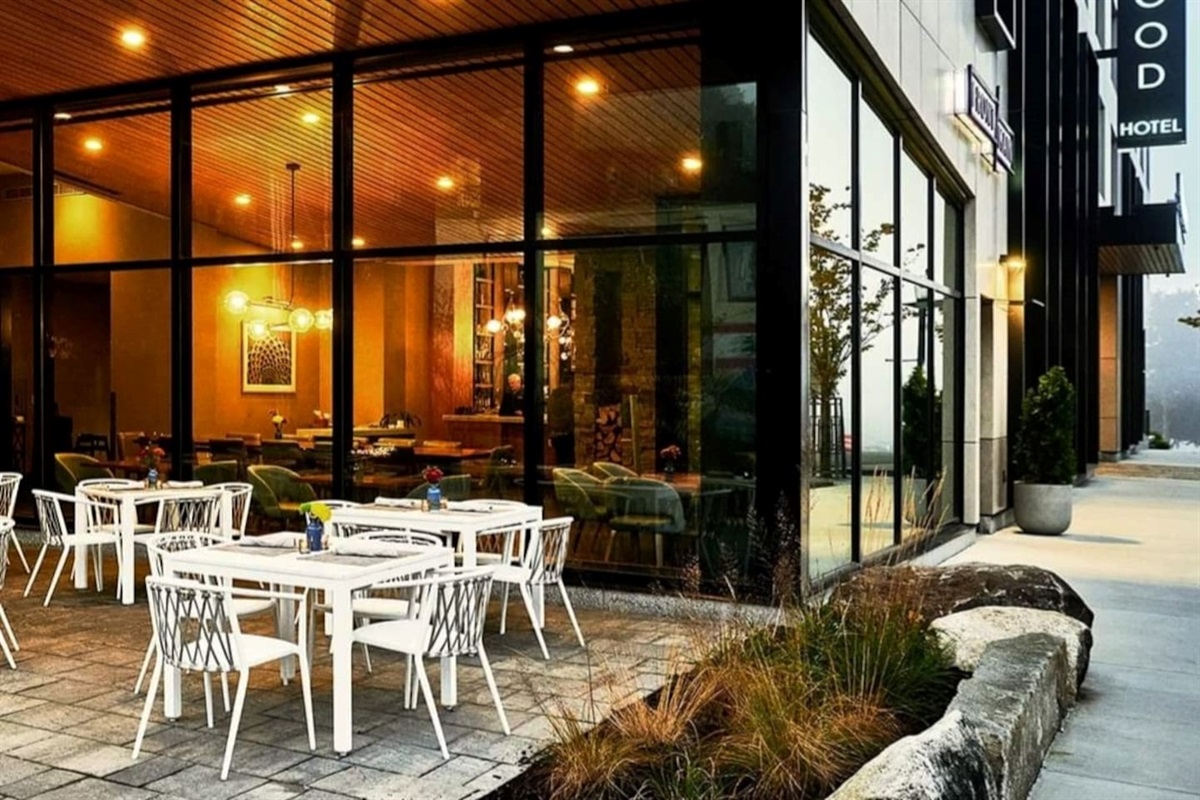 Relax and unwind with dinner or cocktails at Lockwood!
