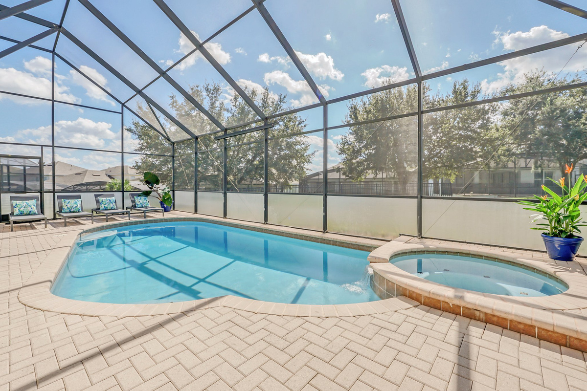 South Facing Private Heated Pool And Spa (heating is extra $)