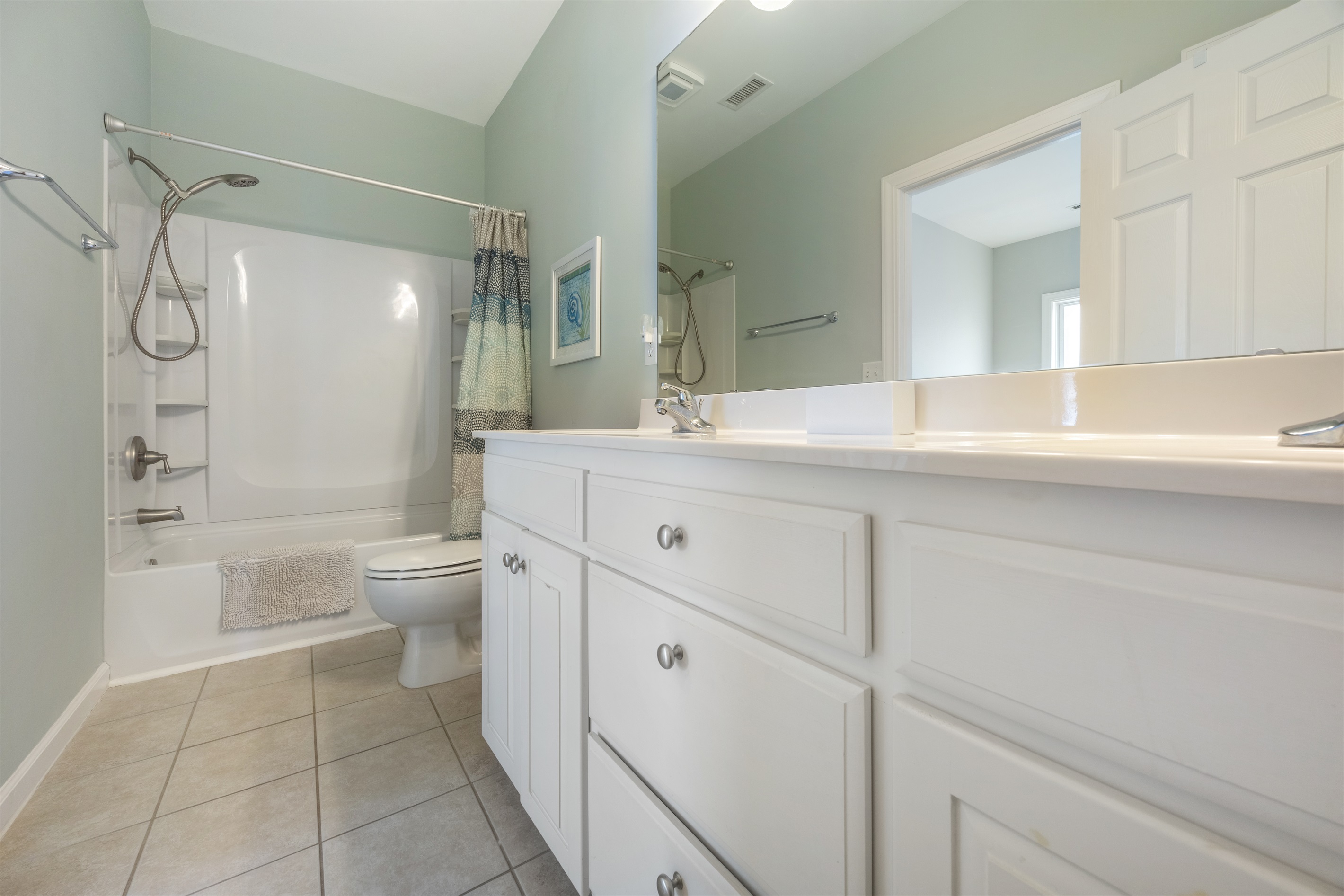 Full bathroom with shower/tub combo