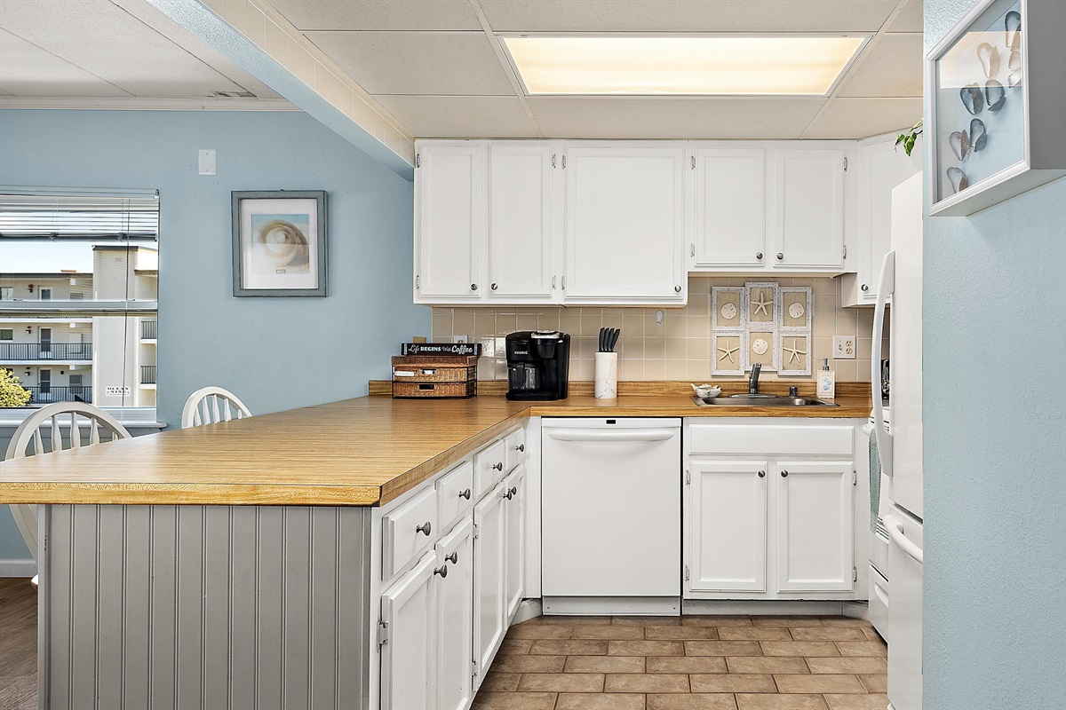 Ample counter space to assemble a simple snack or a full mea;
