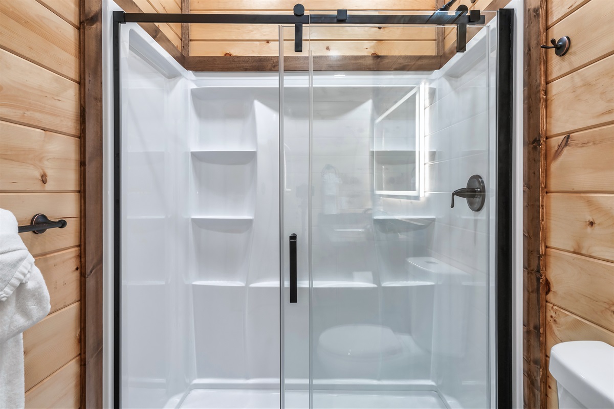 Relaxing and spotless bathroom.