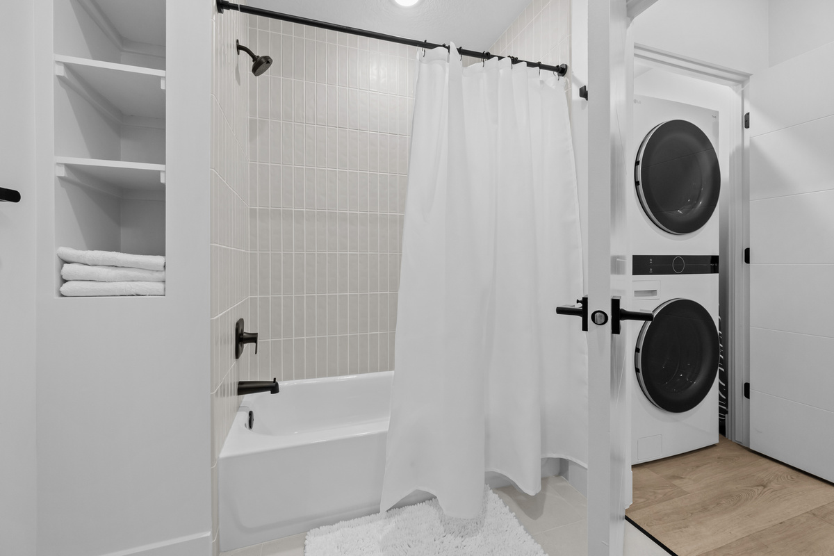 Fresh Towels and Modern Finishes Throughout the Bathroom