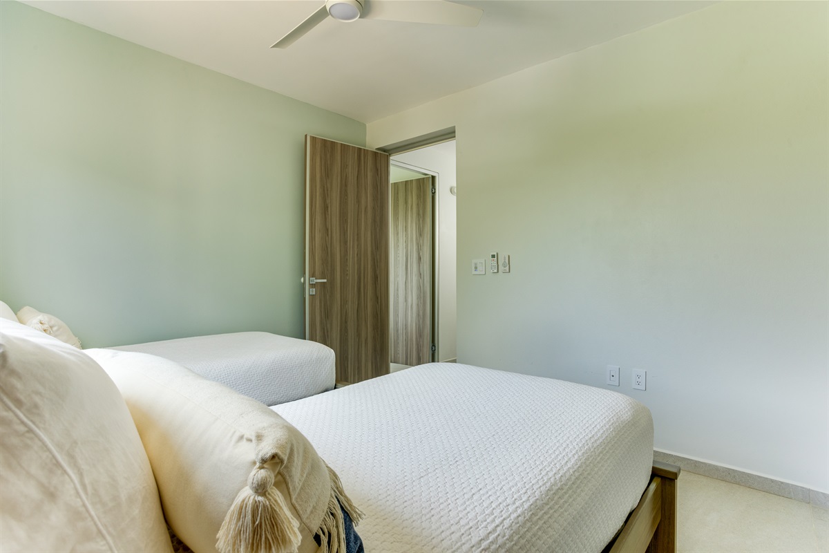 Bedroom 3: Twin Beds