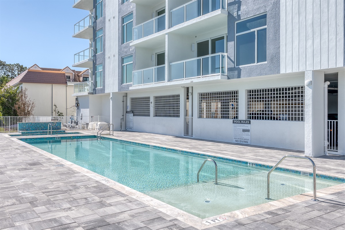 Pool/ Hot Tub, on the Intracoastal waterway!