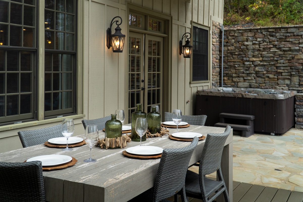 Enjoy large outdoor dining with plenty of seating—perfect for family meals or sunset dinners overlooking the lake.