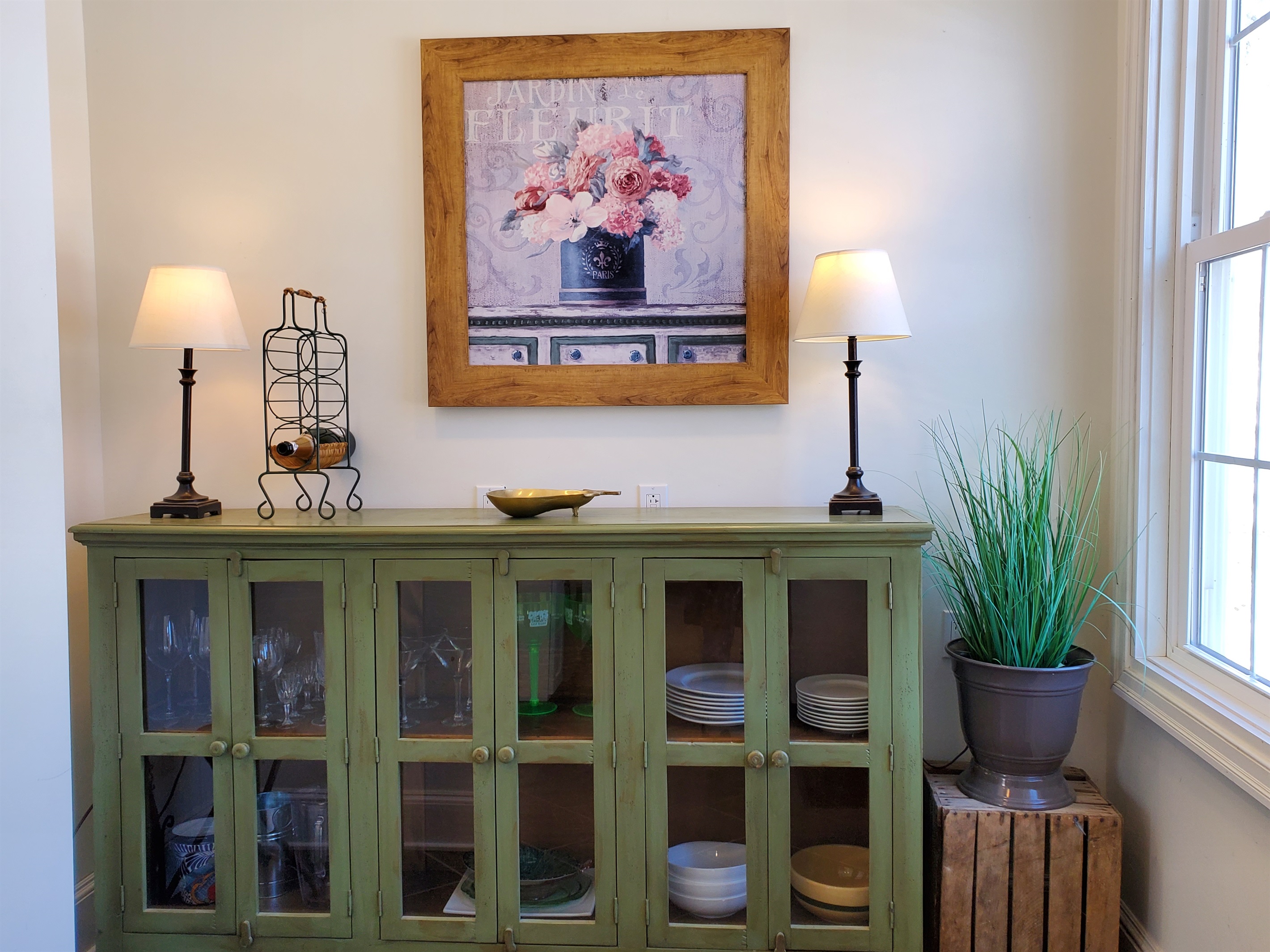 More storage in nook by the kitchen