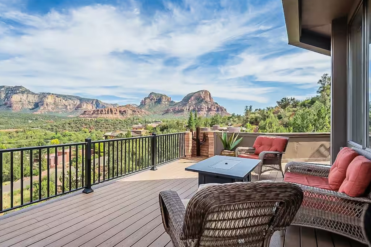 Magnificent Sedona views.  It's worth it just for the deck!