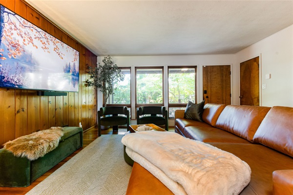 Blue & Gold Haven<>4B 3BA House <1mi to ND Stadium, photo 6