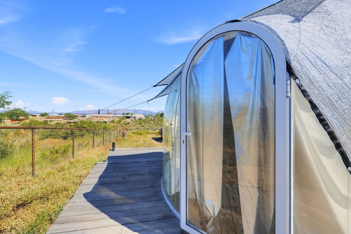 Discover your unique desert getaway in the Stargazing Dome