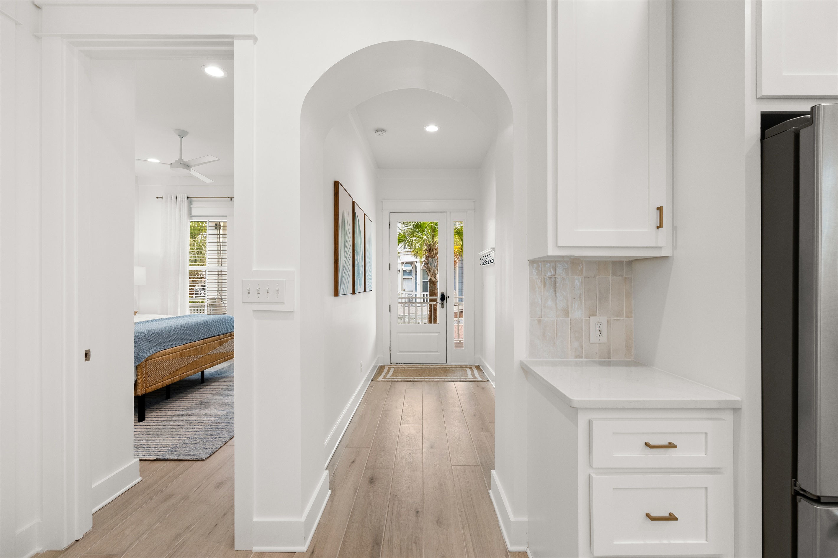 Step inside and leave your worries at the door. Bright, open, and welcoming, the entry sets the tone for a relaxing stay at Hank’s Hideaway.