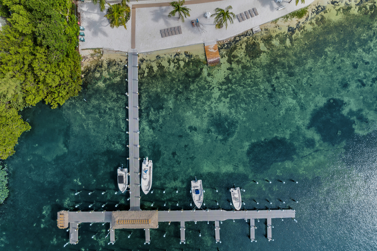 Crystal clear waters of the Florida Bay right off the beach