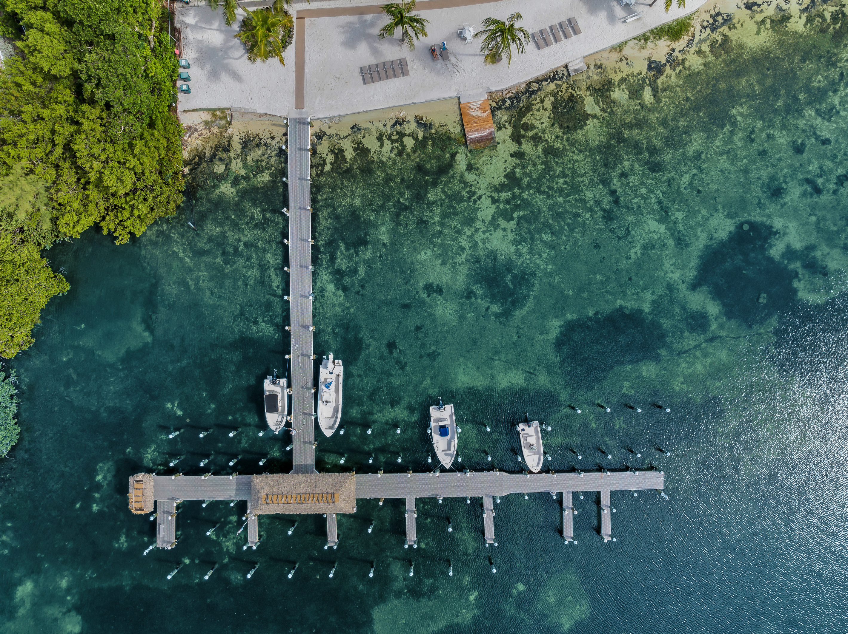Crystal clear waters of the Florida Bay right off the beach