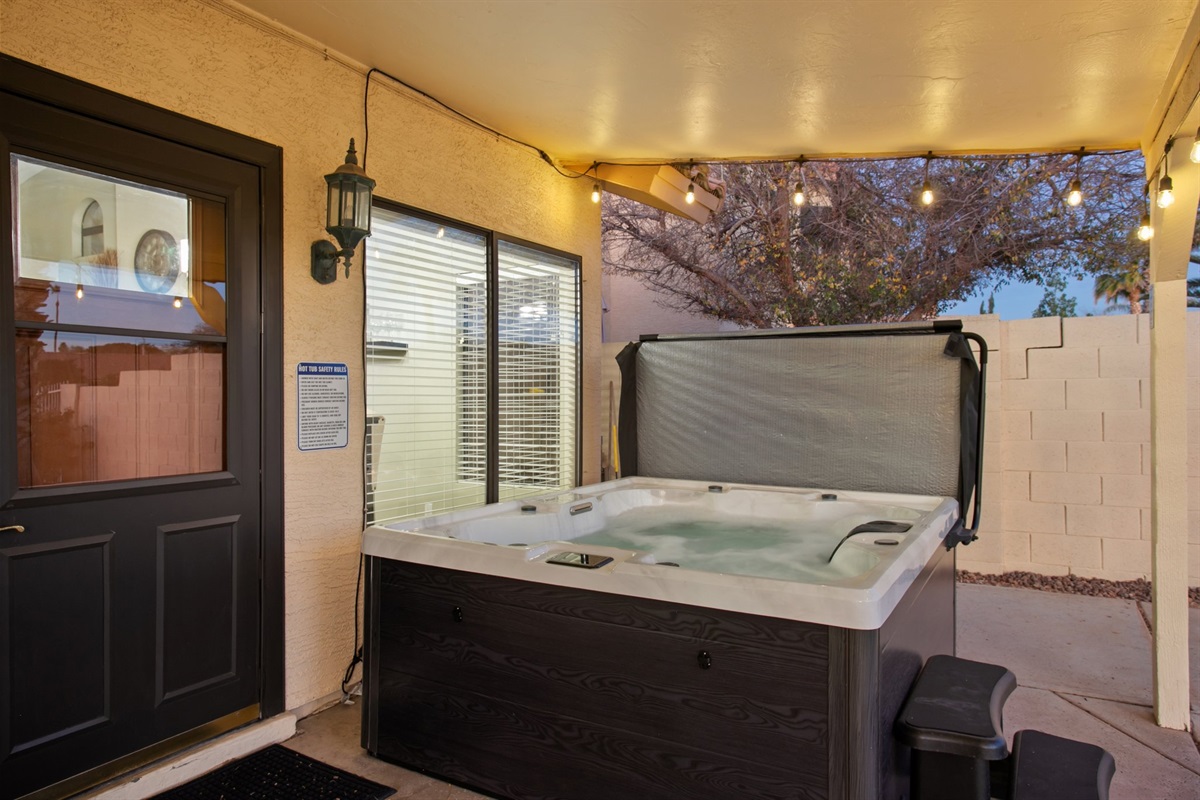 Lakefront Oasis w/ Pool & Hot Tub · Garden Lakes | 3 Bed 2 Bath — Lakefront Oasis w/ Pool & Hot Tub | 3b • 2bth, Avondale, Arizona — photo 2