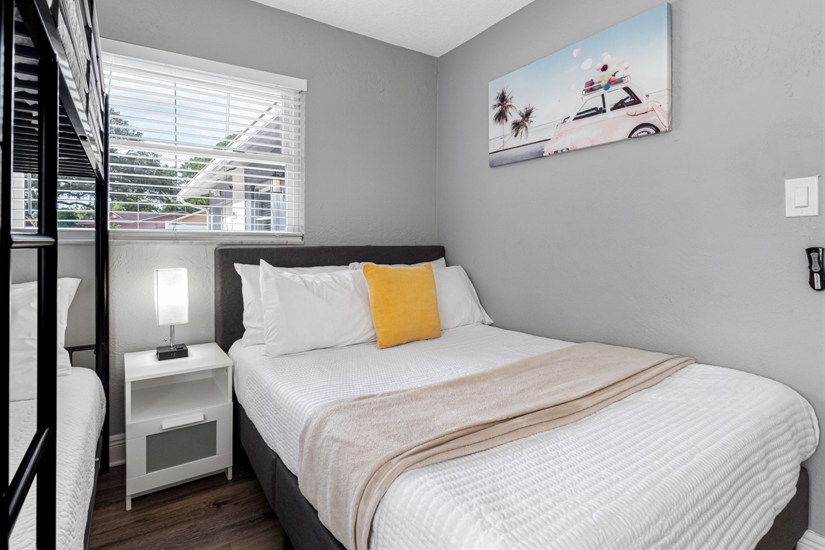 Designed with space efficiency in mind, this room offers a full bed for adults and a cool bunk setup for the kids—all in one tidy layout.