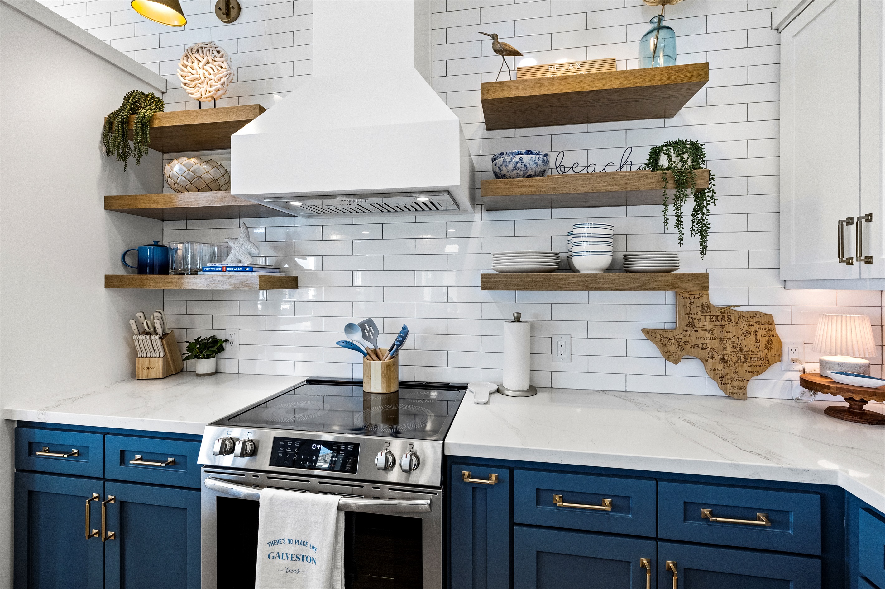 Cook all of your favorite foods! Five burner oven, pots & pans, oven includes an air fryer feature. 