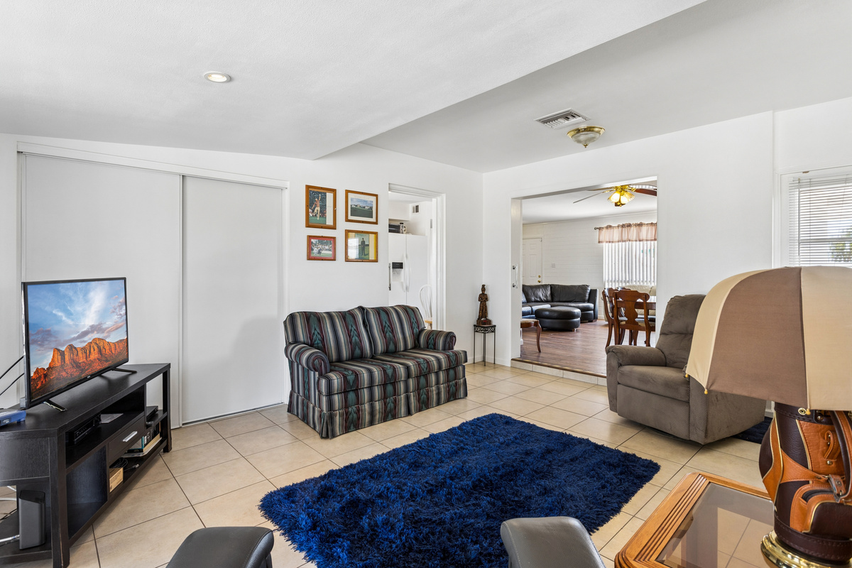 Classic Sun City Retreat | 2BR/1BA | Quiet Neighborhood — Classic Sun City Retreat | 2BR/1BA | Quiet Neighborhood, Sun City, Arizona — photo 13