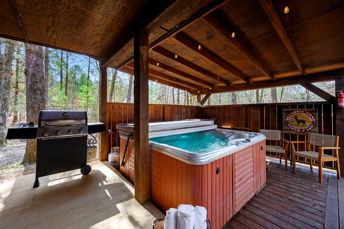 Private Hot Tub:
A secluded hot tub tucked into the trees for ultimate relaxation. Soak after a day on the lake or trails and enjoy a true spa-like experience in total privacy.