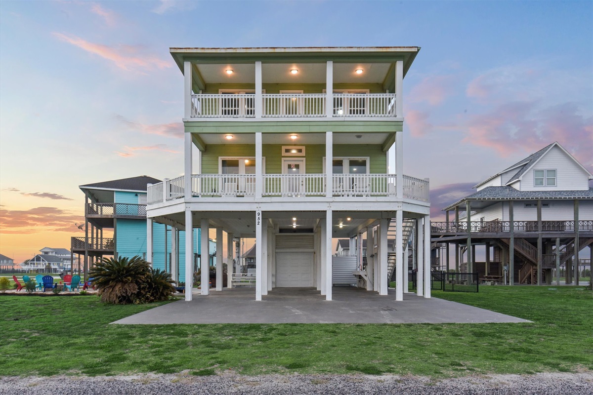 9fed1ad2f6b34ee8a26a2b5da2c9cd0c Large | Beachhouse | Texas | TX | Vacation Homes | Galveston | Crystal Beach | Kokomo | Breezy Days | Beachfront Elegance | Sunrise Serenity | Southern Sands Property Management, LLC