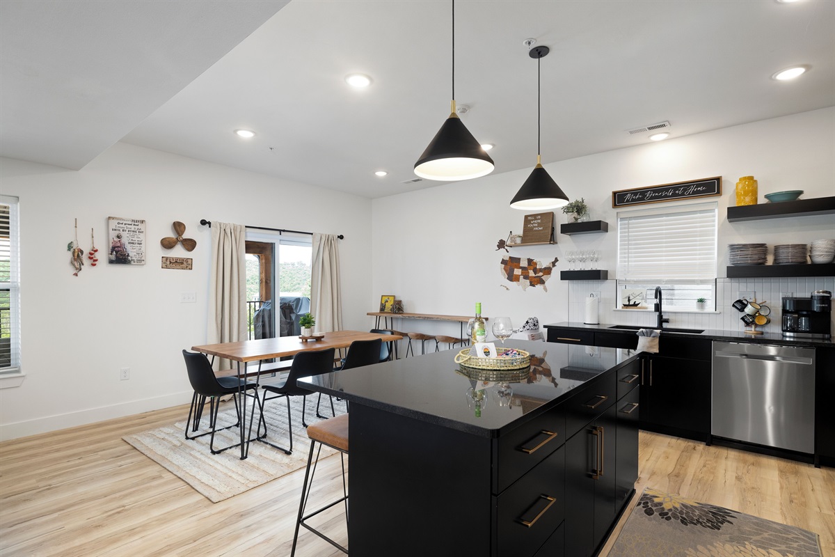 Kitchen and Dining Area w/plenty of seating
