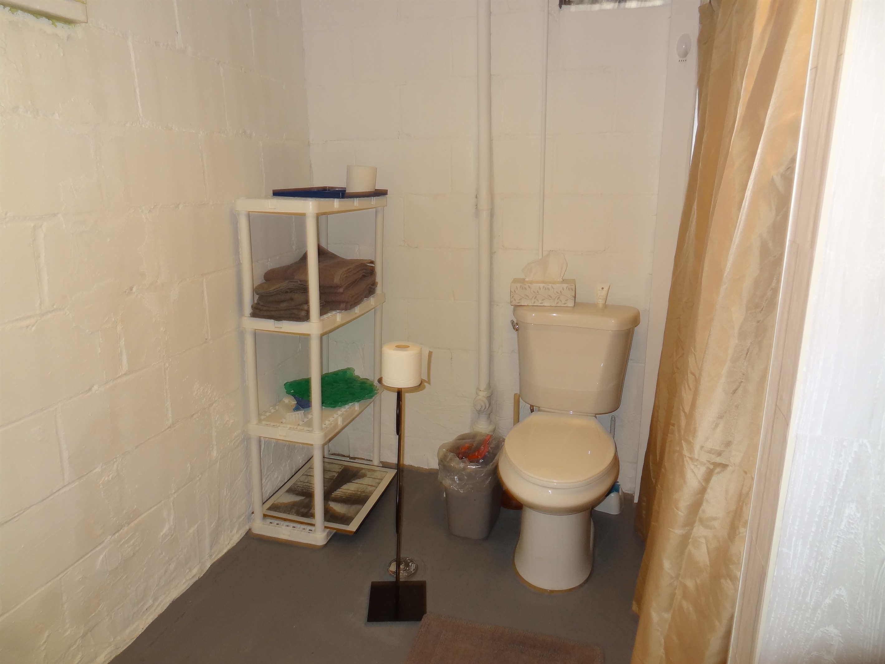 Basement bathroom with tub/shower