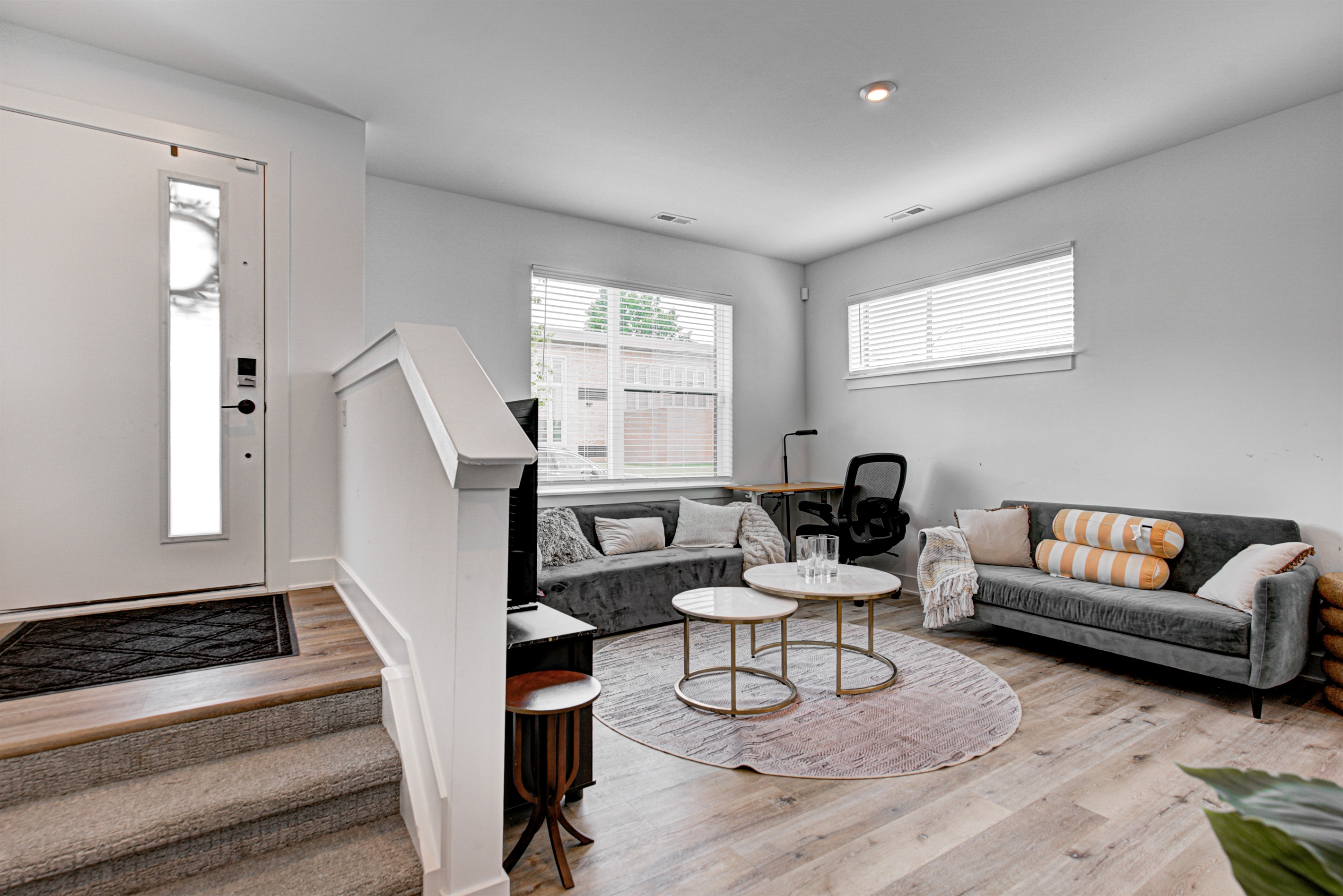 Designed for comfort and focus, this space includes a desk, chair, study lamp, TV, and a couch for breaks or reading. With lightning-fast Wi-Fi, it’s ideal for remote work, study, or relaxing.