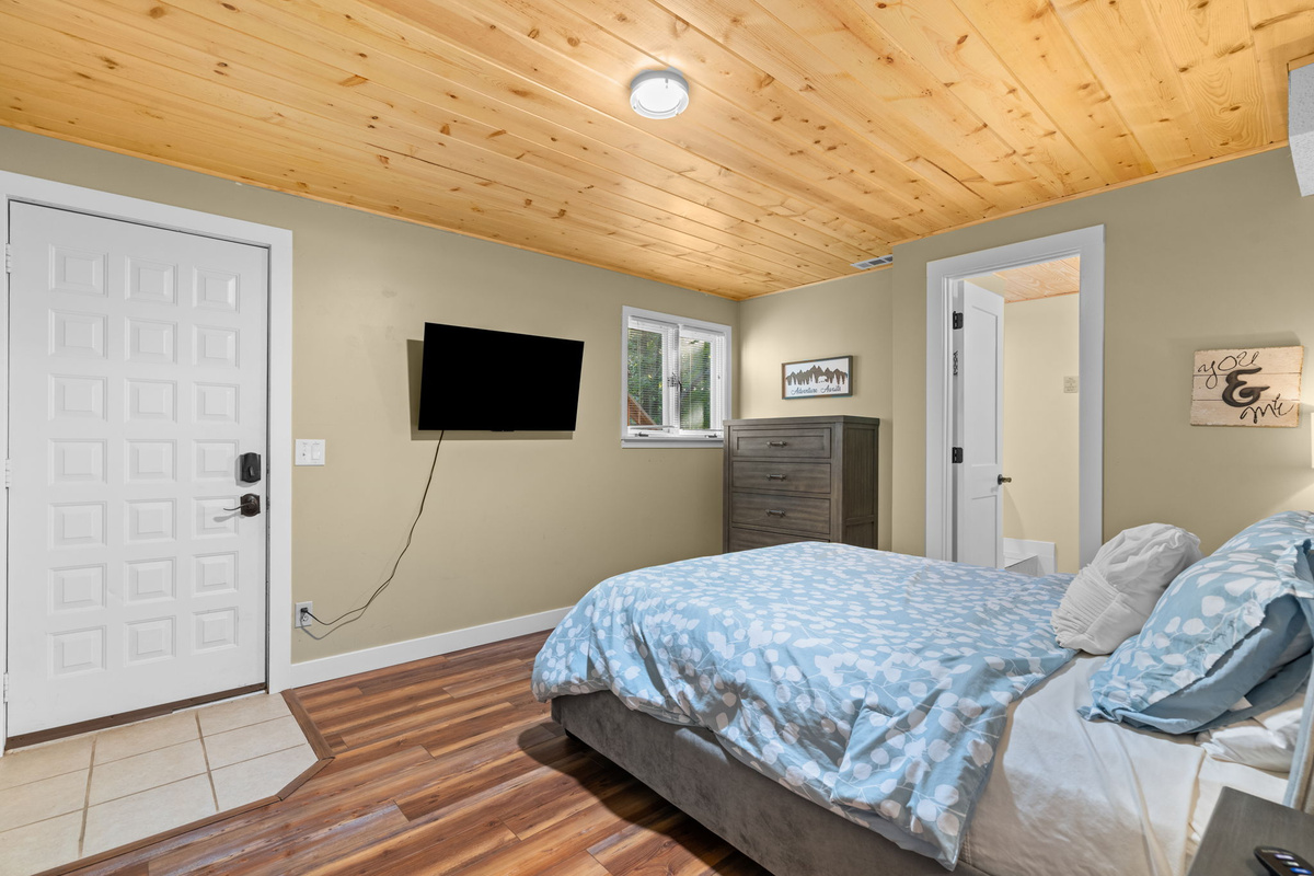 Your Cozy Queen Retreat...hot tub out that door