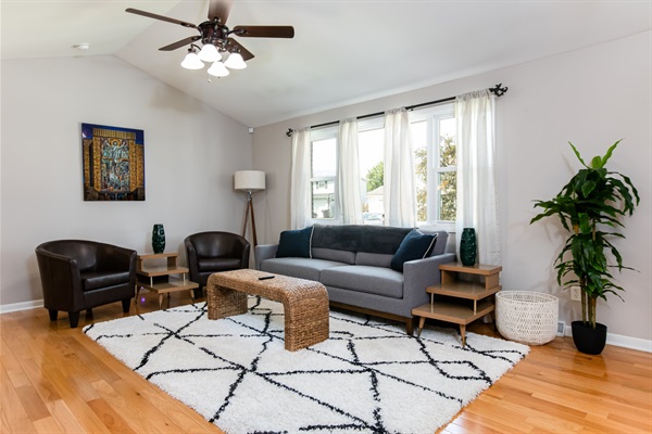 TDJ Getaway<>4BR Home w/game room, photo 24