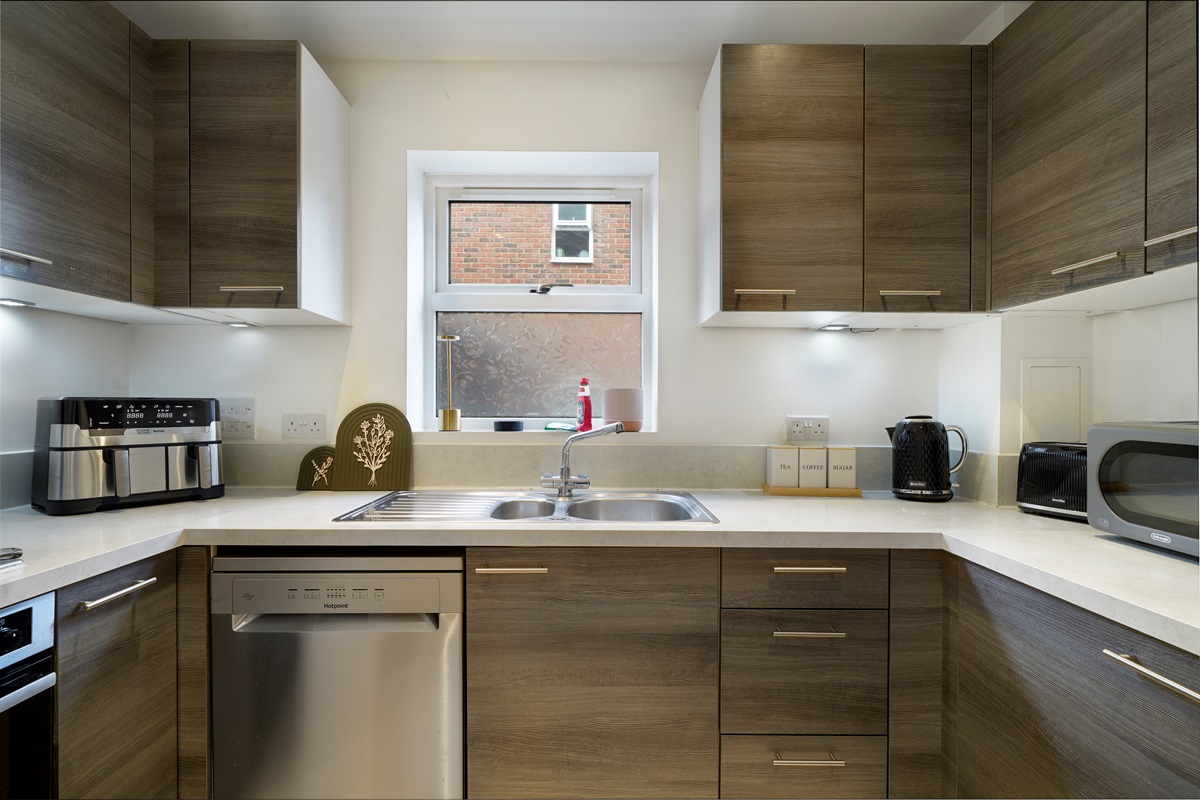 [9L airfryer, coffee maker, dishwasher]