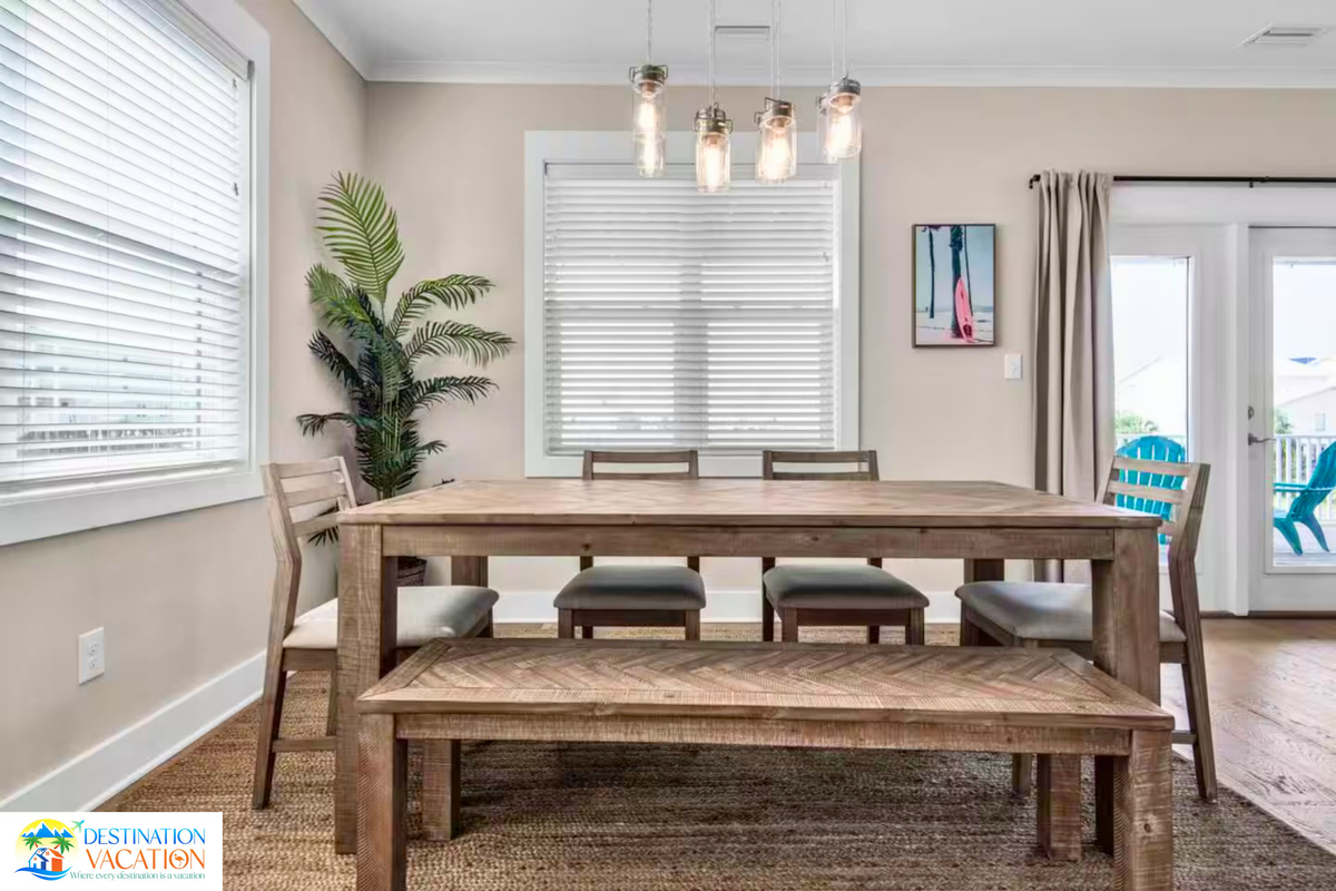 A welcoming dining space for shared vacation moments.
