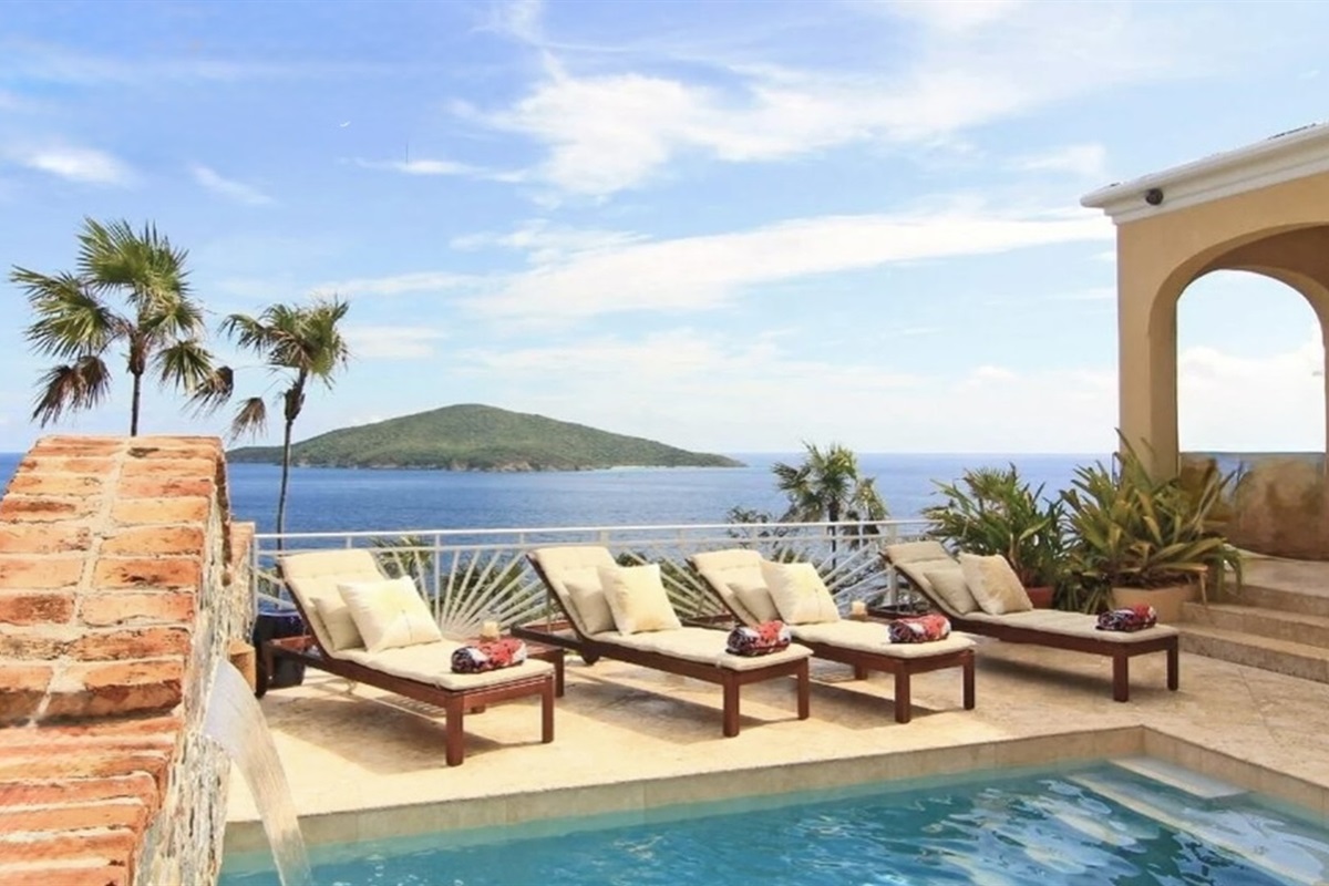 Private pool with loungers and sweeping Atlantic views—your front-row seat to Hans Lollik.