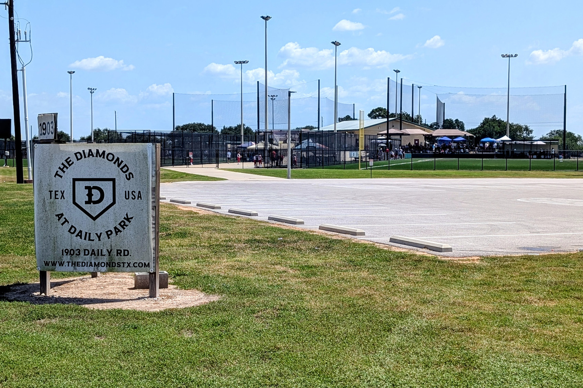 Located minutes away from the Diamonds at Daily Park baseball and softball tournament facility.