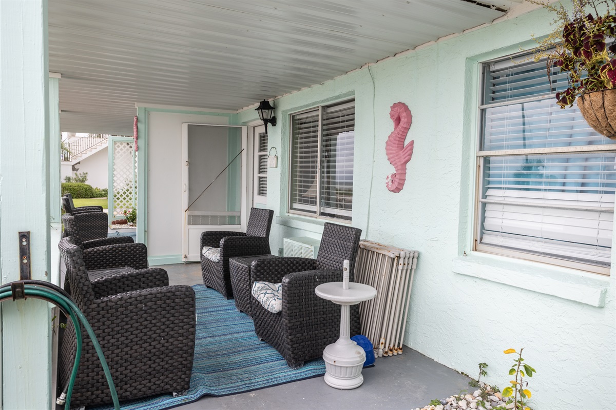 Sitting area/porch