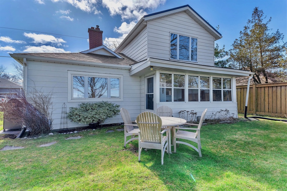 a02167946a054526b91e3b61dca37130 Large